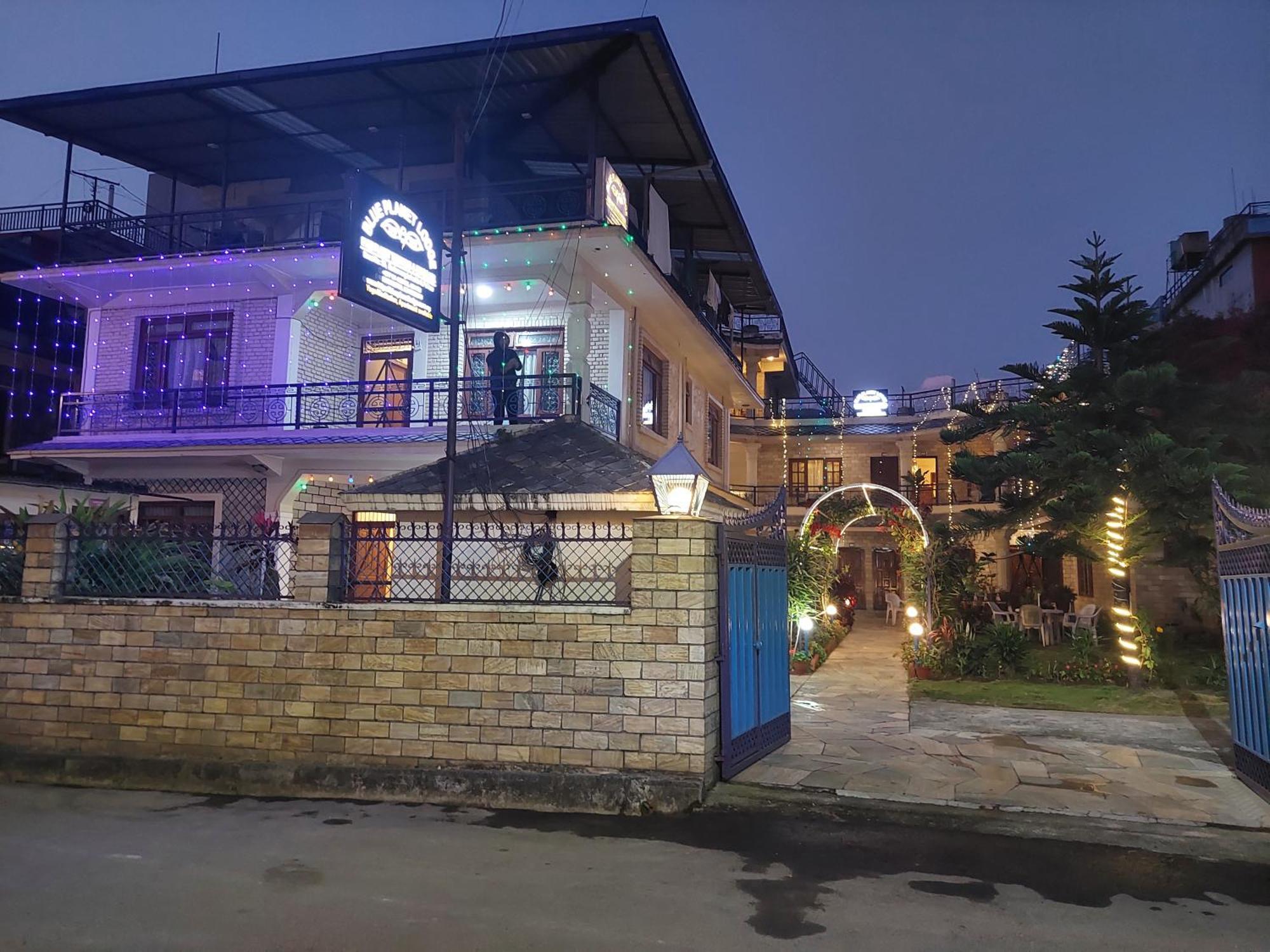 Blue Planet Lodge & Restaurant Покхара Экстерьер фото